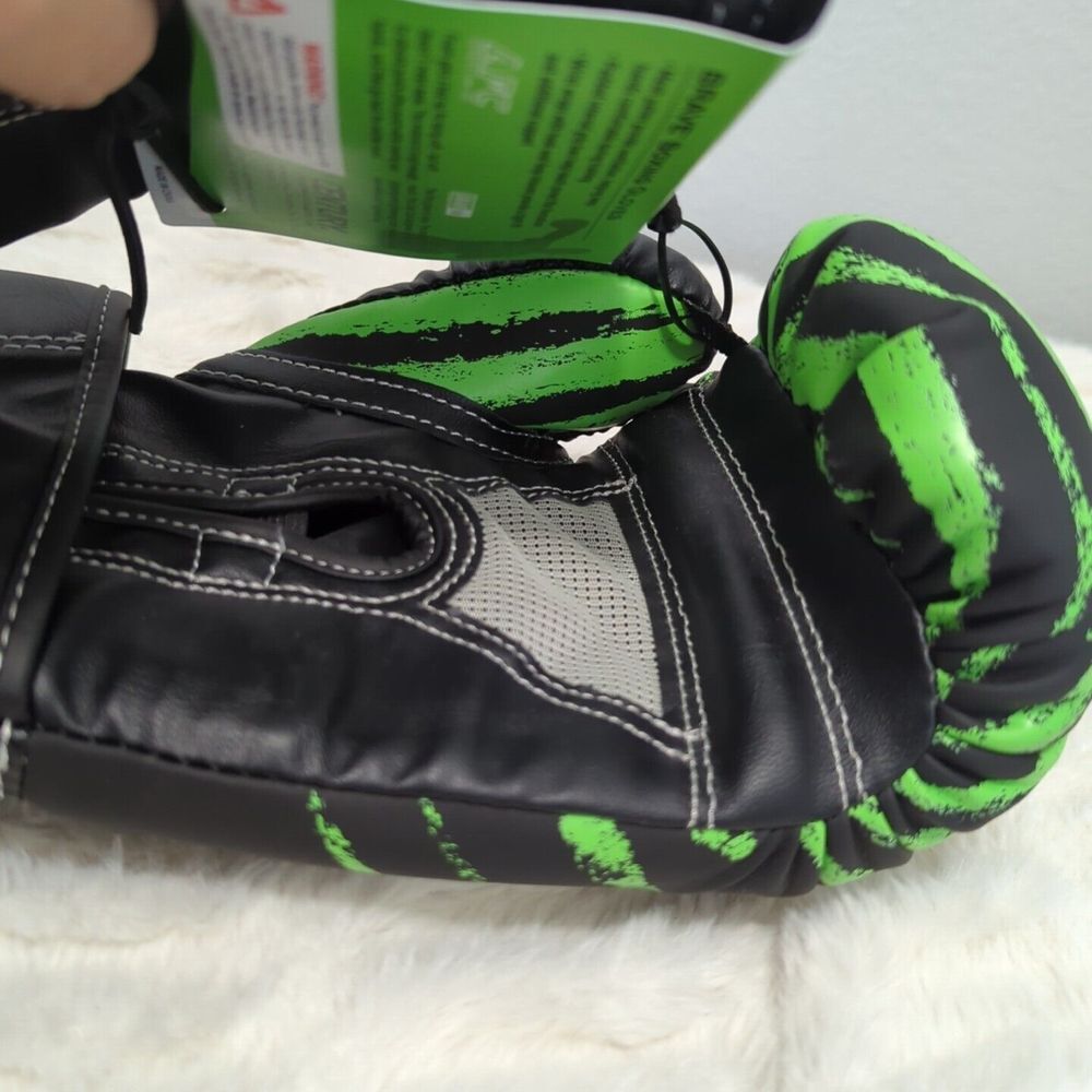 BRAVE YOUTH 6 OZ BOXING‎ GLOVES - BLACK/GREEN NWT - Picture 4 of 4